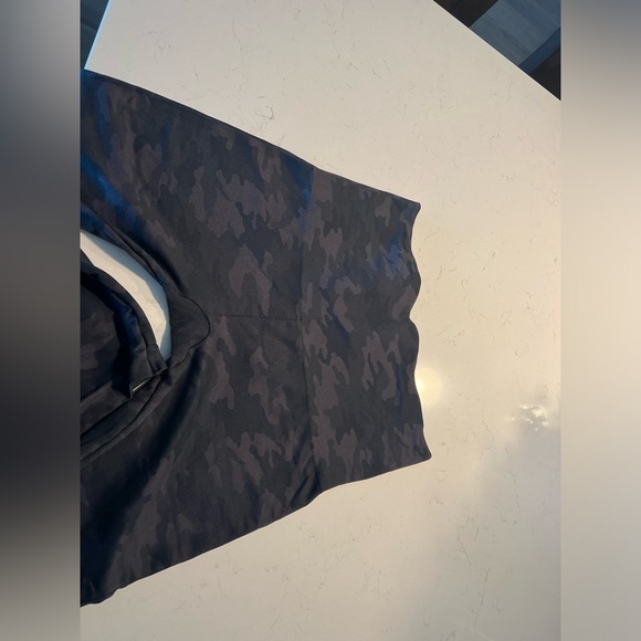 Spanx Cropped Look at Me Now Black Camo Leggings size 1X - Picture 5 of 14